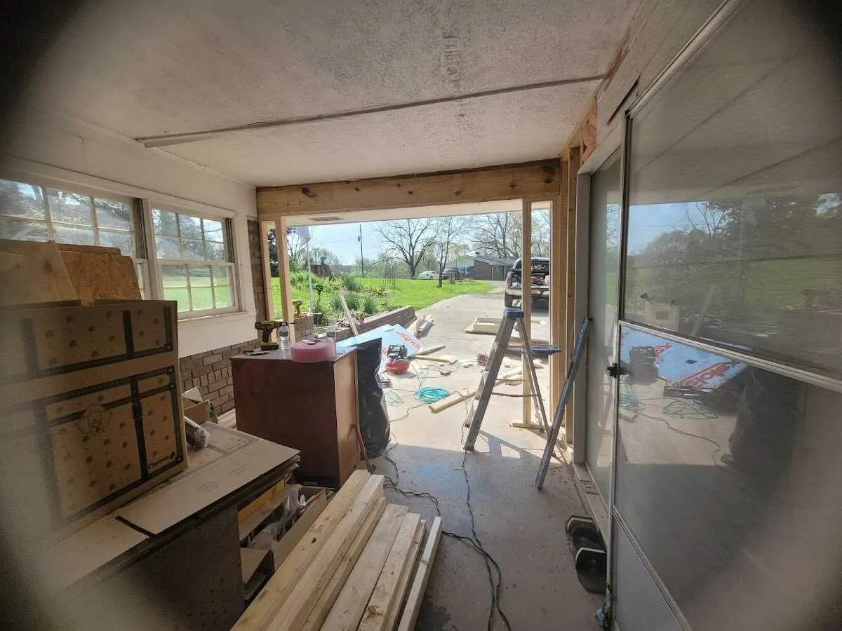 Air movers and dehumidifier for Drying & Dehumidification in Tuscumbia